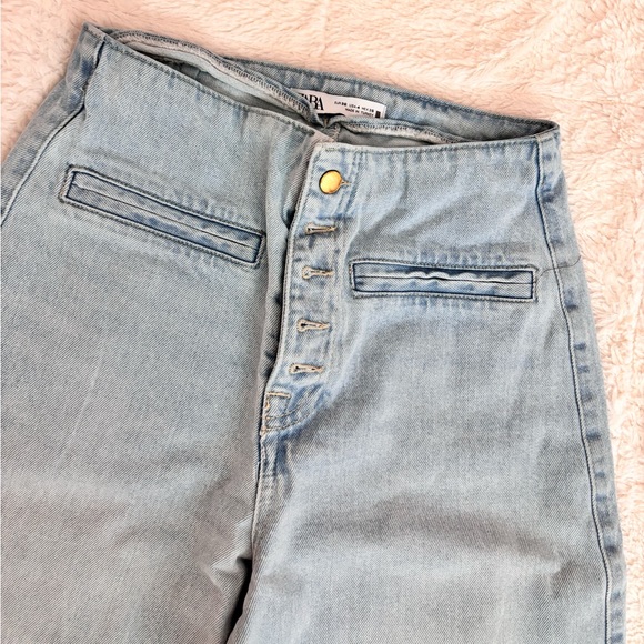 Zara Wide-Leg High-Waist Buttoned Jeans - Picture 3 of 10